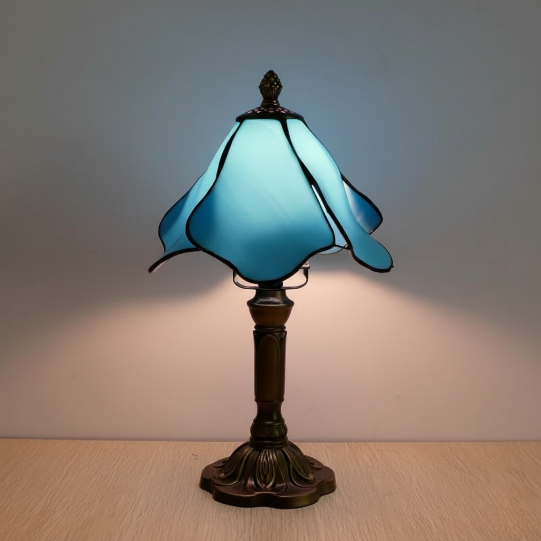 BLUERIS – CLASSIC PETAL SHADE LAMP